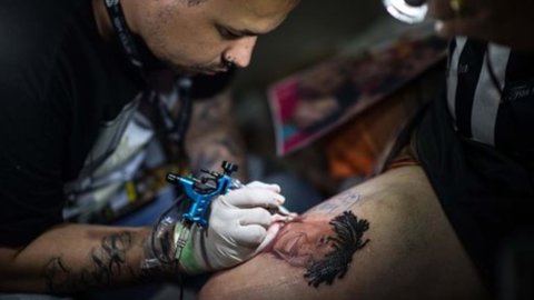 Istat muda a cesta: tatuagens e furadeiras elétricas também entram na inflação