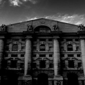 Borsa: Milano maglia nera con Ferragamo e banche