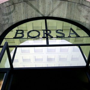 Banche e Mediaset tengono a galla la Borsa