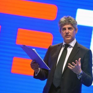 Telecom Italia, Vivendi sale al 24,9%