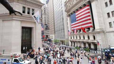 Wall Street fa festa, occhio all’asta Btp