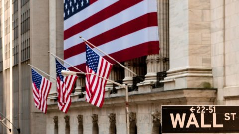 Wall Street vola ma il tracollo Atlantia travolge Piazza Affari