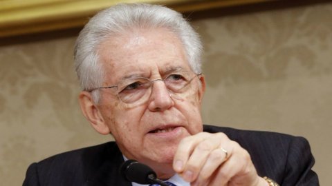 Imu, Monti: “Berlusconi vuole corrompere gli italiani con i loro soldi”