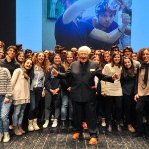 Ammaniti en el Golinelli Opificio: "Ordenadores, libros, tijeras pero también una azada para los jóvenes"