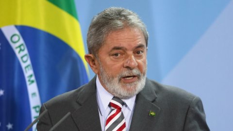 Brasil, Lula condenado a 9 anos