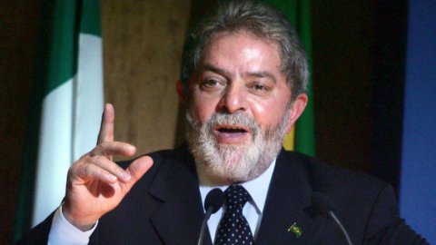 Brasile, Lula non si costituisce: lo arresteranno?