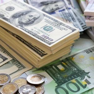 Banche e dollaro pesano sulla Pasqua