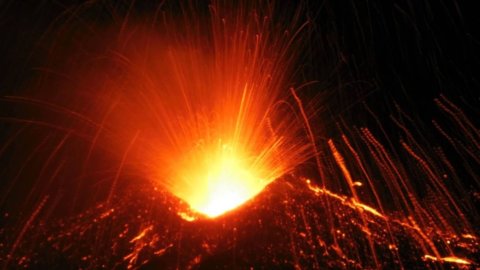 Etna: 10 yaralı, patlamanın videoları