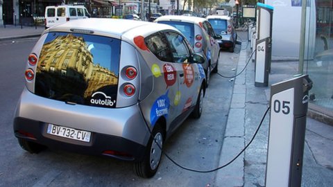 Bollorè Carsharing gibt sein Debüt in Turin