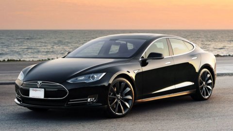 Auto elettrica: il record della Norvegia e la sfida a Tesla