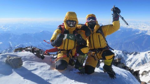 ENTREVISTAS FIN DE SEMANA – Simone Moro: “Es más fácil escalar el Everest que cambiar Italia”