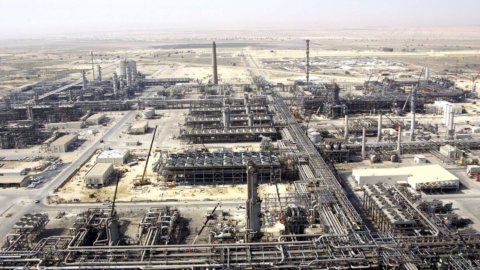 Aramco, l'introduction en bourse collectionne les records et se clôture à grande échelle