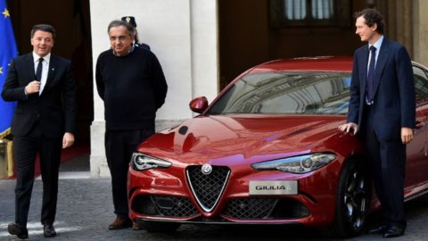 FCA mempersembahkan Giulia baru kepada Renzi: "Ini bernilai 700 karyawan"