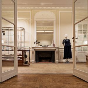 Ferragamo вновь открывает магазин в Париже