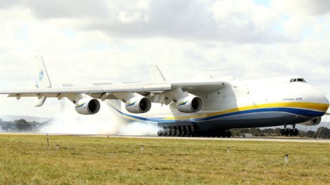 O maior avião do mundo pousou na Austrália