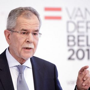 Austria, el verde Van der Bellen gana