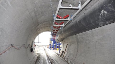 Terna, Renzi inaugura il nuovo ponte elettrico da record tra Sicilia e Calabria