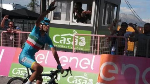 Giro: impresa Nibali sulle Alpi, Chaves torna in rosa