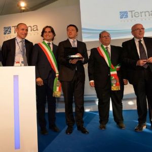 Renzi inaugurează linia electrică record a Terna, care leagă Sicilia de continent