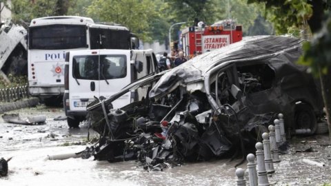 Istanbul, attentato in centro: 11 morti