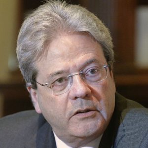 Gentiloni attacca Amazon sui braccialetti ai lavoratori