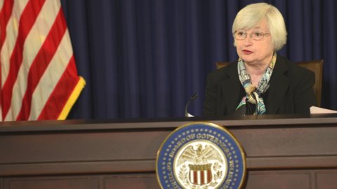 Borsa: avvio con l’occhio a Fed e BoJ, trimestrali e stress test