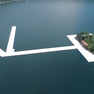 Lago d’Iseo, Christo: in migliaia passeggiano sull’acqua