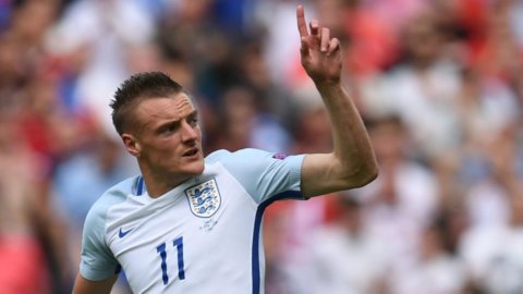 यूरोपीय, इंग्लैंड चरम में जीतता है और फुटबॉल के ब्रेक्सिट से बचता है