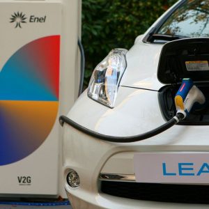 Enel, al via la rivoluzione: ora è l’auto che ricarica la rete elettrica