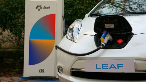 Mobilità elettrica: 130 colonnine Enel per la ricarica veloce