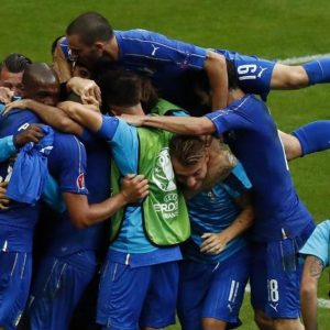 Euro 2016, una grande Italia batte la Spagna e allevia i dolori di Brexit e Borsa