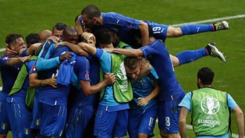 Euro 2016, una grande Italia batte la Spagna e allevia i dolori di Brexit e Borsa