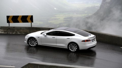 Tesla: first fatal accident with automatic pilot