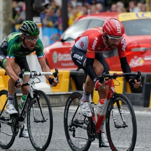 Tour: De Gendt gana, Froome casi a pie