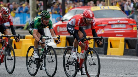 Tour: De Gendt wins, Froome almost on foot