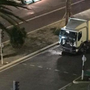 Massacre à Nice : camions sur la foule, 84 morts. L'ombre du terrorisme