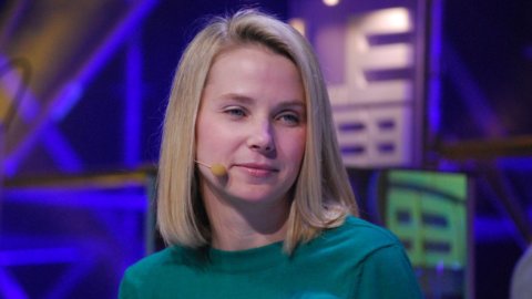 Приходит Verizon: Yahoo меняет имя, Майер падает на ноги