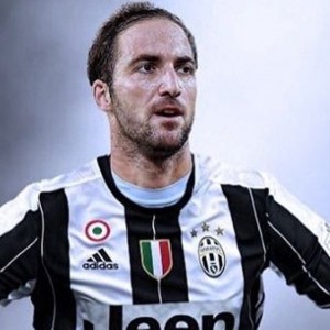 Juve, debutto inglese per Alves e Higuain