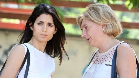 Rome sinks into waste, Raggi and Muraro under accusation