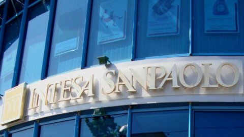 Intesa Sanpaolo, utile netto oltre le attese: 901 mln nel 2° trimestre