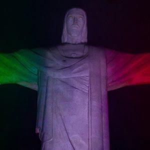 Rio: Pirelli illumina Cristo col tricolore, Renzi accende la luce