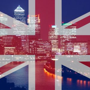 UK: BoE senkt Zinsen und BIP, kurbelt Qe an