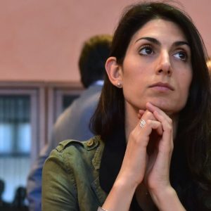 Roma, el Raggi encargado por Grillo sacrifica a los fieles