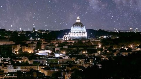 रोम: "ई लुसेवन ले स्टेल", शाम को नाक ऊपर करके