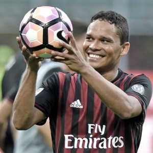 El Milan sonríe con 3 goles de Bacca. Inter llora: ko con Chievo