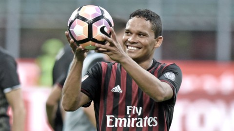 Il Milan sorpassa l’Inter che rincorre a Cagliari