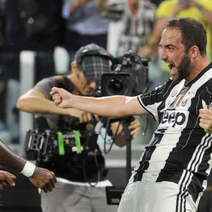 La Juve vince subito con Higuain, la Roma fa il poker