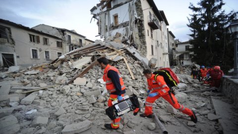 Cosa fare in caso di terremoto: precauzioni e regole