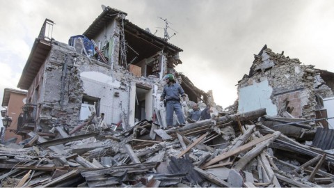 Terremoto: mille scosse, 291 morti e 388 feriti