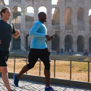 Zuckerberg di Roma: pelajaran di Luiss, pertemuan dengan Renzi dan Paus